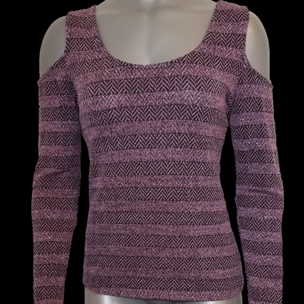 Point Cold Shoulder Long Sleeve Top - Picture 3 of 8